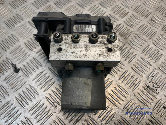 Gebruikte ABS Pomp Renault Grand Scénic II (JM) 1.6 16V Prijs € 19,00 Margeregeling aangeboden door Autodemontagebedrijf Middelburg B.V