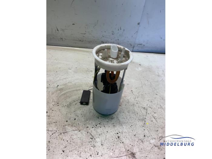 Gebruikte Tank element Pomp Volkswagen Polo IV (9N1/2/3) 1.4 TDI 70 Prijs € 9,00 Margeregeling aangeboden door Autodemontagebedrijf Middelburg B.V