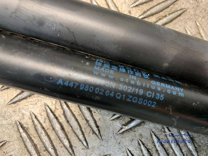 Set Gasdempers Achterklep van een Mercedes-Benz Vito Tourer (447.7) 2.2 119 CDI 16V BlueTEC 2020