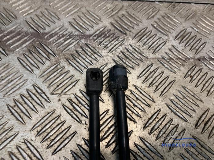 Set Gasdempers Achterklep van een Mercedes-Benz Vito Tourer (447.7) 2.2 119 CDI 16V BlueTEC 2020