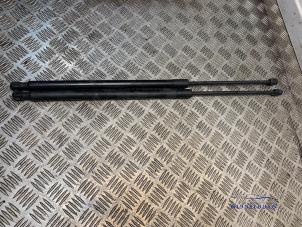 Gebruikte Gasdemperset Achterklep Mercedes Vito Tourer (447.7) 2.2 119 CDI 16V BlueTEC Prijs € 33,00 Margeregeling aangeboden door Autodemontagebedrijf Middelburg B.V