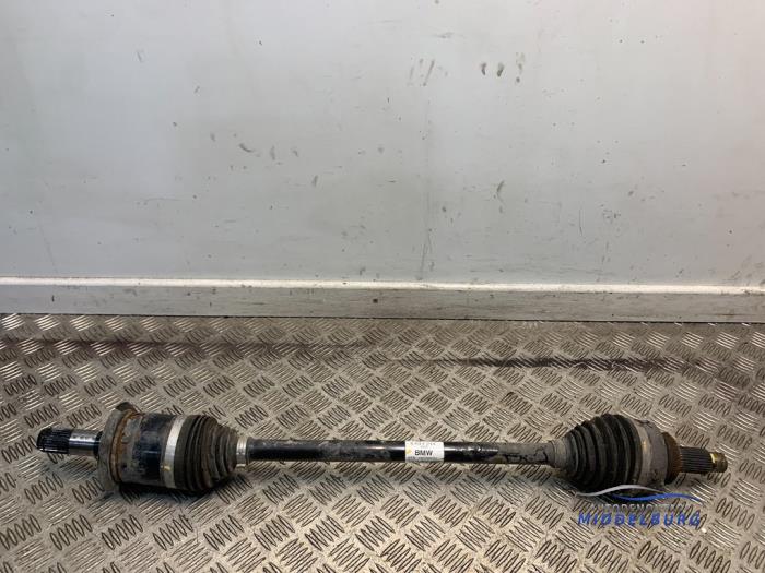 Gebruikte Aandrijfas rechts-achter BMW 1 serie (F20) 114d 1.5 12V TwinPower Prijs € 64,00 Margeregeling aangeboden door Autodemontagebedrijf Middelburg B.V