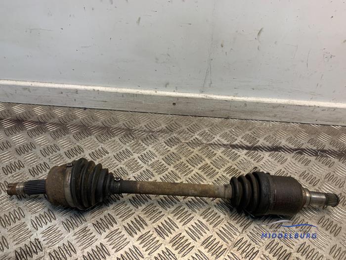 Gebruikte Aandrijfas links-voor Ford Ka II 1.3 TDCi 16V Prijs € 19,00 Margeregeling aangeboden door Autodemontagebedrijf Middelburg B.V