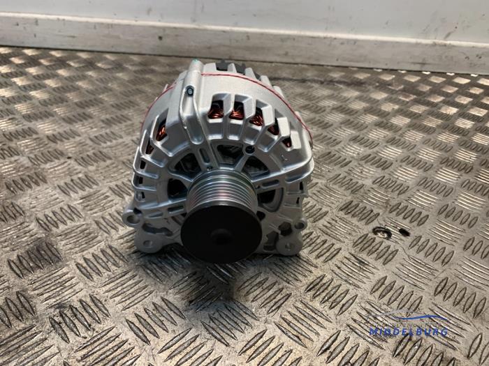 Dynamo van een Volkswagen Transporter T5 2.0 TDI DRF 2015