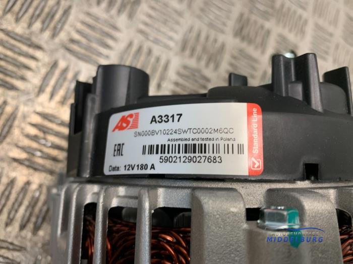 Dynamo van een Volkswagen Transporter T5 2.0 TDI DRF 2015