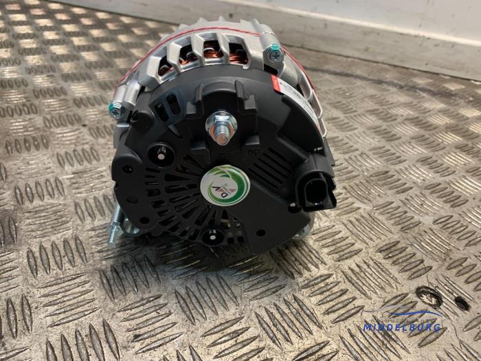 Dynamo van een Volkswagen Transporter T5 2.0 TDI DRF 2015