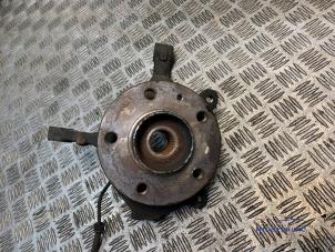 Gebruikte Fusee rechts-voor Opel Vivaro 1.9 DTI 16V Prijs € 49,00 Margeregeling aangeboden door Autodemontagebedrijf Middelburg B.V