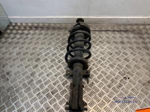 Gebruikte Mac Phersonpoot links-voor Opel Vivaro 1.9 DTI 16V Prijs € 34,00 Margeregeling aangeboden door Autodemontagebedrijf Middelburg B.V