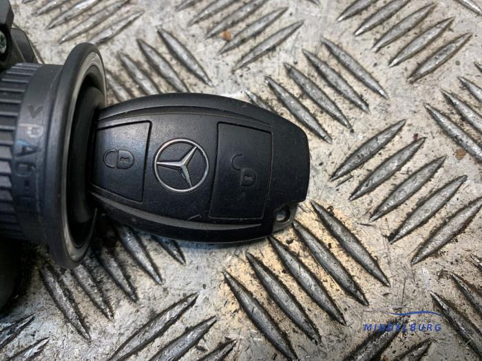 Kontaktslot+Sleutel van een Mercedes-Benz Sprinter 3,5t (906.63) 310 CDI 16V 2012