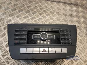 Gebruikte Radio Mercedes C Estate (S204) 2.2 C-200 CDI 16V BlueEFFICIENCY Prijs € 74,00 Margeregeling aangeboden door Autodemontagebedrijf Middelburg B.V