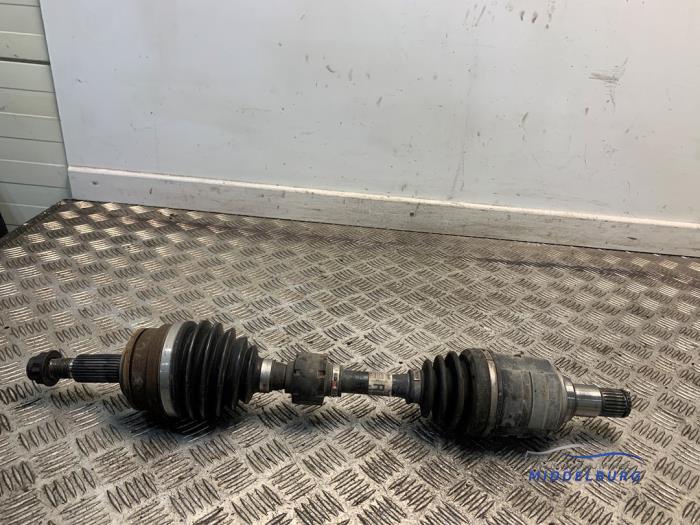 Gebruikte Aandrijfas links-voor Toyota Auris (E15) 2.0 D-4D-F 16V Prijs € 29,00 Margeregeling aangeboden door Autodemontagebedrijf Middelburg B.V