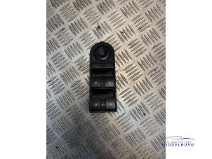 Gebruikte Ruit schakelaar elektrisch Opel Zafira (M75) 2.2 16V Direct Ecotec Prijs € 29,00 Margeregeling aangeboden door Autodemontagebedrijf Middelburg B.V