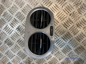 Gebruikte Luchtrooster Dashboard Volkswagen Tiguan (5N1/2) 1.4 TSI 16V 4Motion Prijs € 13,00 Margeregeling aangeboden door Autodemontagebedrijf Middelburg B.V