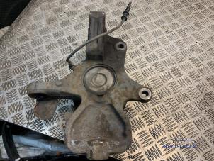 Gebruikte Fusee rechts-voor Mercedes Sprinter 3,5t (906.63) 319 CDI,BlueTEC V6 24V Prijs € 29,00 Margeregeling aangeboden door Autodemontagebedrijf Middelburg B.V