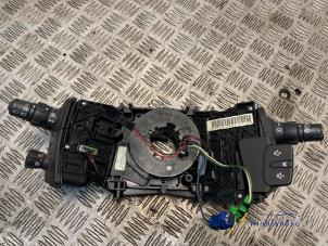 Gebruikte Licht + Raw Schakelaar Renault Grand Scénic II (JM) 1.6 16V Prijs € 39,00 Margeregeling aangeboden door Autodemontagebedrijf Middelburg B.V