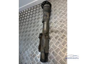 Gebruikte Mac Phersonpoot rechts-voor Mercedes Sprinter 3,5t (906.63) 315 CDI 16V Prijs € 23,00 Margeregeling aangeboden door Autodemontagebedrijf Middelburg B.V