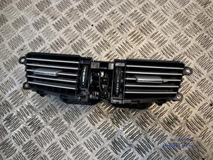 Gebruikte Luchtrooster Dashboard Mercedes E (W212) E-250 CDI 16V BlueEfficiency,BlueTec Prijs € 39,00 Margeregeling aangeboden door Autodemontagebedrijf Middelburg B.V