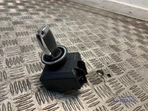 Gebruikte Kontaktslot + Sleutel Mercedes E (W212) E-200 CDI 16V BlueEfficiency,BlueTEC Prijs € 129,00 Margeregeling aangeboden door Autodemontagebedrijf Middelburg B.V