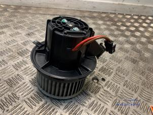 Gebruikte Kachel Ventilatiemotor Mercedes E (W212) E-220 CDI 16V BlueEfficiency,BlueTEC Prijs € 34,00 Margeregeling aangeboden door Autodemontagebedrijf Middelburg B.V