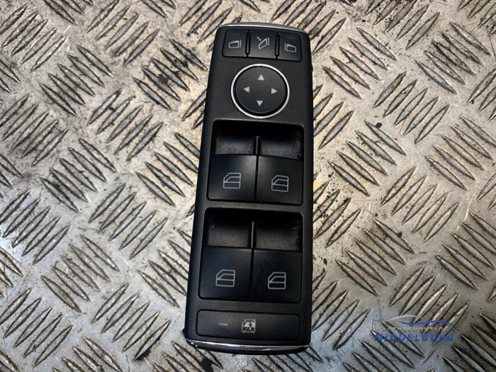 Gebruikte Ruit schakelaar elektrisch Mercedes E (W212) E-250 CDI 16V BlueEfficiency,BlueTec Prijs € 24,00 Margeregeling aangeboden door Autodemontagebedrijf Middelburg B.V