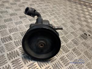 Gebruikte Pomp Servo Ford Transit 2.4 TDdi 16V 350EF Prijs € 74,00 Margeregeling aangeboden door Autodemontagebedrijf Middelburg B.V