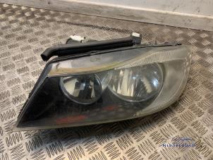 Gebruikte Koplamp links BMW 3 serie (E90) 320i 16V Prijs € 79,00 Margeregeling aangeboden door Autodemontagebedrijf Middelburg B.V