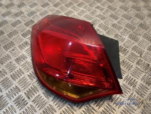 Gebruikte Achterlicht links Opel Astra J (PC6/PD6/PE6/PF6) 1.4 Turbo 16V Prijs € 23,00 Margeregeling aangeboden door Autodemontagebedrijf Middelburg B.V