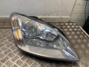 Gebruikte Koplamp rechts Ford Focus C-Max 1.6 16V Prijs € 24,00 Margeregeling aangeboden door Autodemontagebedrijf Middelburg B.V