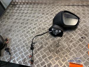 Gebruikte Spiegel Buiten rechts Opel Crossland (X) 1.2 Turbo 12V Prijs € 205,00 Margeregeling aangeboden door Autodemontagebedrijf Middelburg B.V