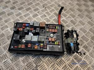 Gebruikte Zekeringkast Opel Astra J (PC6/PD6/PE6/PF6) 1.6 16V Ecotec Prijs € 49,00 Margeregeling aangeboden door Autodemontagebedrijf Middelburg B.V