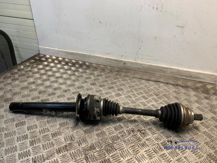 Gebruikte Steekas rechts-voor Volkswagen Touran (1T1/T2) 2.0 TDI 16V 136 Prijs € 35,00 Margeregeling aangeboden door Autodemontagebedrijf Middelburg B.V