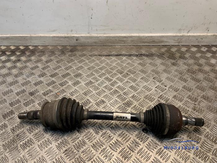 Gebruikte Steekas links-voor Opel Astra J (PC6/PD6/PE6/PF6) 1.6 CDTI 16V Prijs € 27,00 Margeregeling aangeboden door Autodemontagebedrijf Middelburg B.V