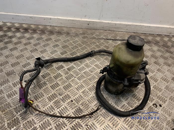 Gebruikte Pomp Servo Opel Zafira (F75) 2.2 DTI 16V Prijs € 62,00 Margeregeling aangeboden door Autodemontagebedrijf Middelburg B.V
