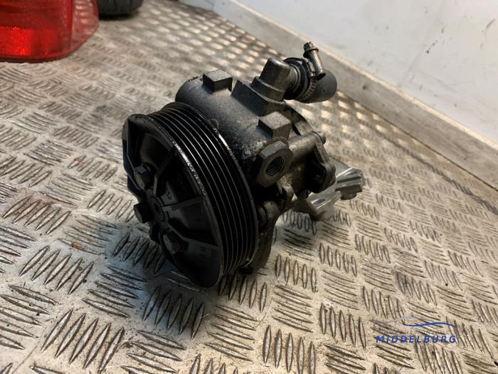 Gebruikte Servopomp BMW 5 serie Touring (E61) 525i 24V Prijs € 74,00 Margeregeling aangeboden door Autodemontagebedrijf Middelburg B.V