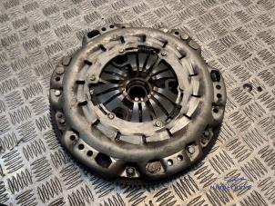 Gebruikte Vliegwiel dubbele massa Mercedes A (W176) 1.5 A-180 CDI, A-180d 16V Prijs € 199,00 Margeregeling aangeboden door Autodemontagebedrijf Middelburg B.V