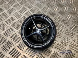 Gebruikte Luchtrooster Dashboard Mercedes A (W176) 1.5 A-180 CDI, A-180d 16V Prijs € 23,00 Margeregeling aangeboden door Autodemontagebedrijf Middelburg B.V