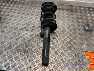 Gebruikte Schokdemper rechts-voor BMW 1 serie (F20) 120i 1.6 16V Prijs € 43,00 Margeregeling aangeboden door Autodemontagebedrijf Middelburg B.V