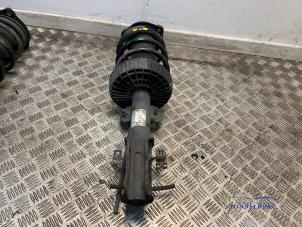 Gebruikte Mac Phersonpoot rechts-voor Mercedes Vito (447.6) 2.2 116 CDI 16V Prijs € 124,00 Margeregeling aangeboden door Autodemontagebedrijf Middelburg B.V