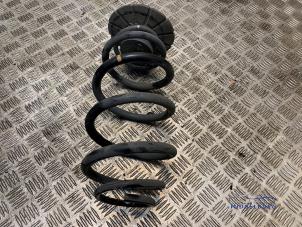 Gebruikte Schroefveer achter Mercedes Vito (447.6) 2.2 116 CDI 16V Prijs € 39,00 Margeregeling aangeboden door Autodemontagebedrijf Middelburg B.V