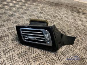 Gebruikte Luchtrooster Dashboard Mercedes CLS AMG (C218) 5.5 63 AMG V8 32V Performance package Prijs € 24,00 Margeregeling aangeboden door Autodemontagebedrijf Middelburg B.V