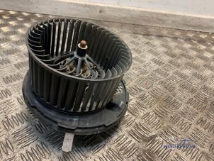 Gebruikte Kachel Ventilatiemotor Volkswagen Passat (3C2) 1.9 TDI Prijs € 13,00 Margeregeling aangeboden door Autodemontagebedrijf Middelburg B.V