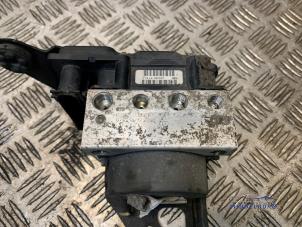 Gebruikte ABS Pomp Renault Scénic II (JM) 1.9 dCi 130 Prijs € 24,00 Margeregeling aangeboden door Autodemontagebedrijf Middelburg B.V