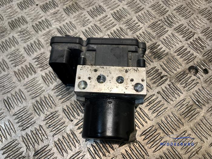 Gebruikte ABS Pomp Ford Focus 3 1.6 Ti-VCT 16V 105 Prijs € 69,00 Margeregeling aangeboden door Autodemontagebedrijf Middelburg B.V