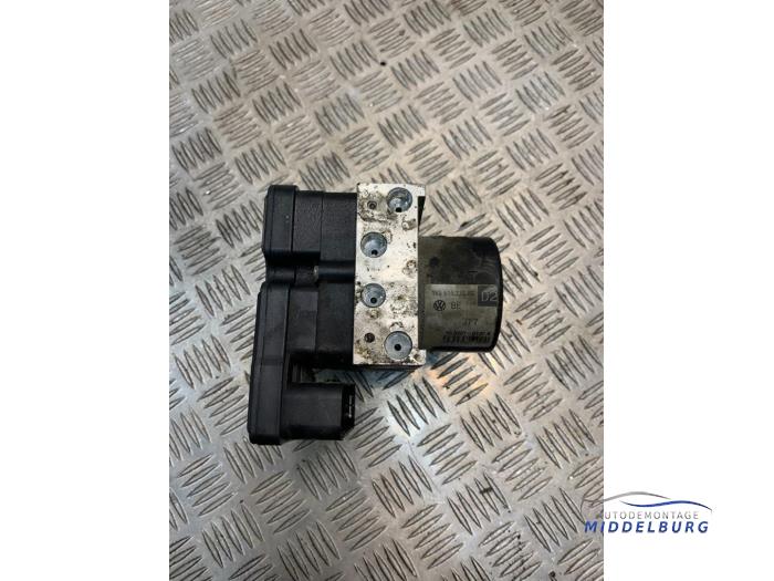 Gebruikte ABS Pomp Volkswagen Golf Plus (5M1/1KP) 1.9 TDI 90 Prijs € 18,00 Margeregeling aangeboden door Autodemontagebedrijf Middelburg B.V