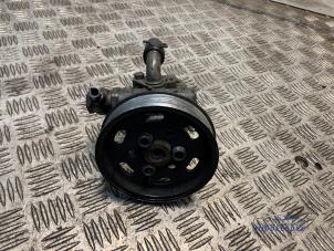 Gebruikte Pomp Servo Volkswagen Caddy III (2KA,2KH,2CA,2CH) 1.9 TDI Prijs € 13,00 Margeregeling aangeboden door Autodemontagebedrijf Middelburg B.V