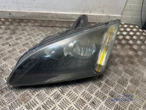 Gebruikte Koplamp links Ford Focus 2 Wagon 1.6 16V Prijs € 24,00 Margeregeling aangeboden door Autodemontagebedrijf Middelburg B.V