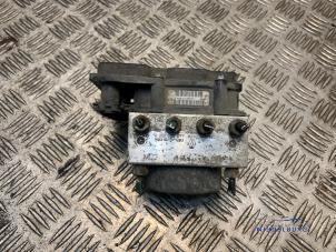 Gebruikte ABS Pomp Renault Clio III (BR/CR) 1.5 dCi 75 FAP Prijs € 14,00 Margeregeling aangeboden door Autodemontagebedrijf Middelburg B.V