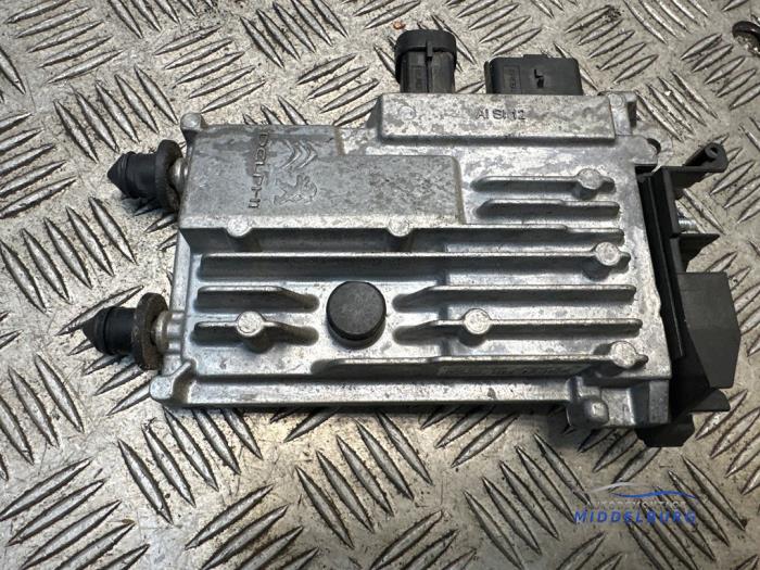 Gebruikte Start/Stop computer Peugeot 308 SW (L4/L9/LC/LJ/LR) 1.6 BlueHDi 120 Prijs € 13,00 Margeregeling aangeboden door Autodemontagebedrijf Middelburg B.V