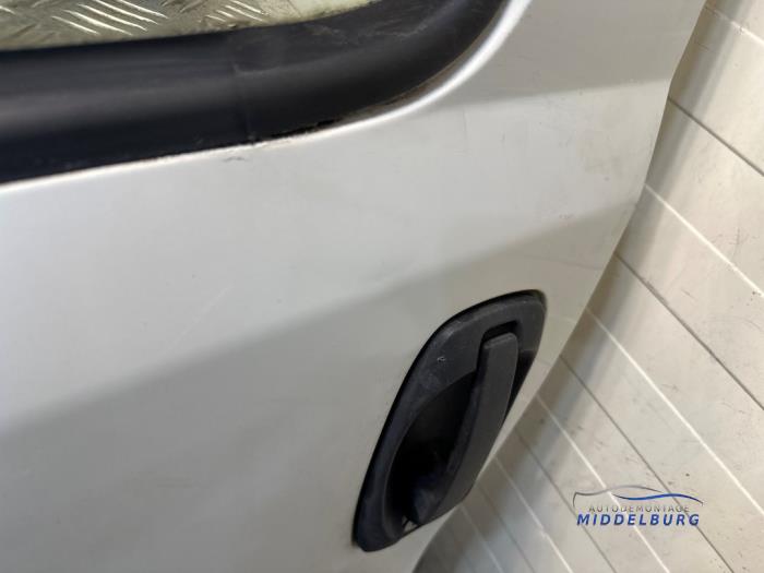Portier 2Deurs links van een Fiat Doblo Cargo (263) 1.3 MJ 16V DPF Euro 5 2011