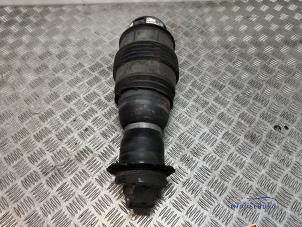 Gebruikte Luchtbalg Mercedes E Combi (S211) 3.2 E-320 CDI 24V Prijs € 175,00 Margeregeling aangeboden door Autodemontagebedrijf Middelburg B.V